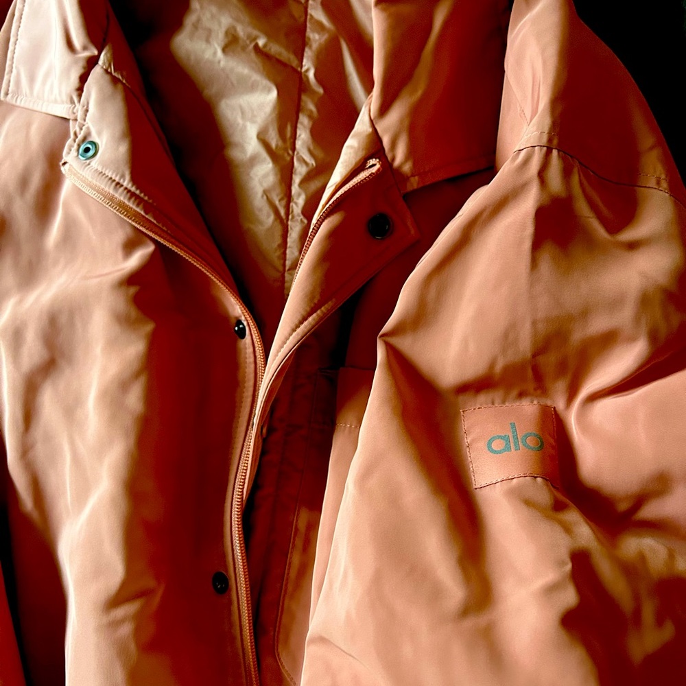 Alo Yoga Legend Jacket. Classy yet comfy look. So soft & perfect for Fall.